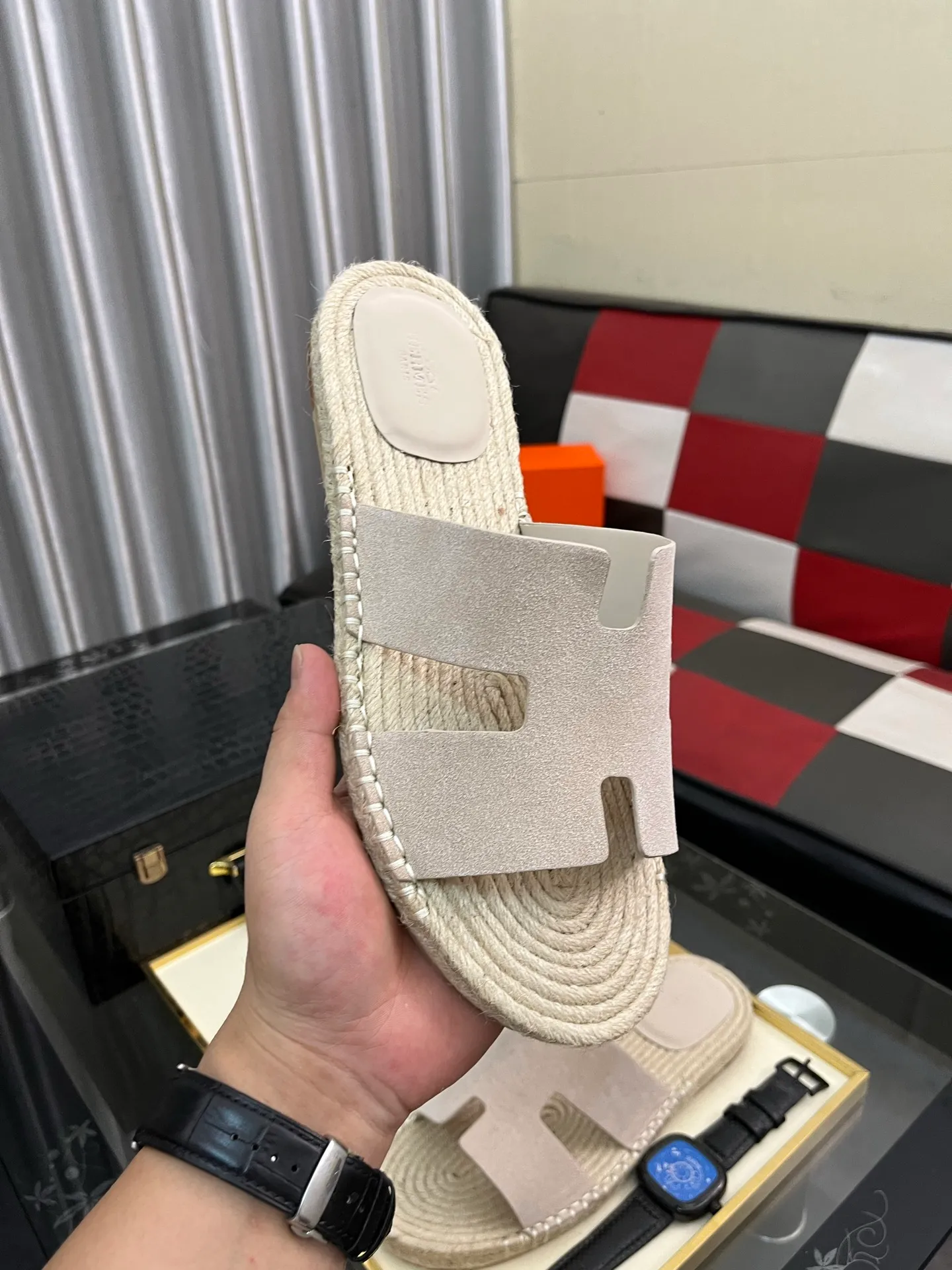 Men's shoes 💰320⌚️⌚️《HERMES》Hermès 💁♂️Men's casual slippers, quality comparison at counters🧚🏿♂️ The first layer of the upper is imported high mercerized matte, purely hand-drawn, raw rubber breathable and non-slip outsole, the lining is breathable and comfortable lambskin, the density is 100% comfortable, the original rubber outsole is wear-resistant and has a code number of 38-44. Can be customized 45-46-47
